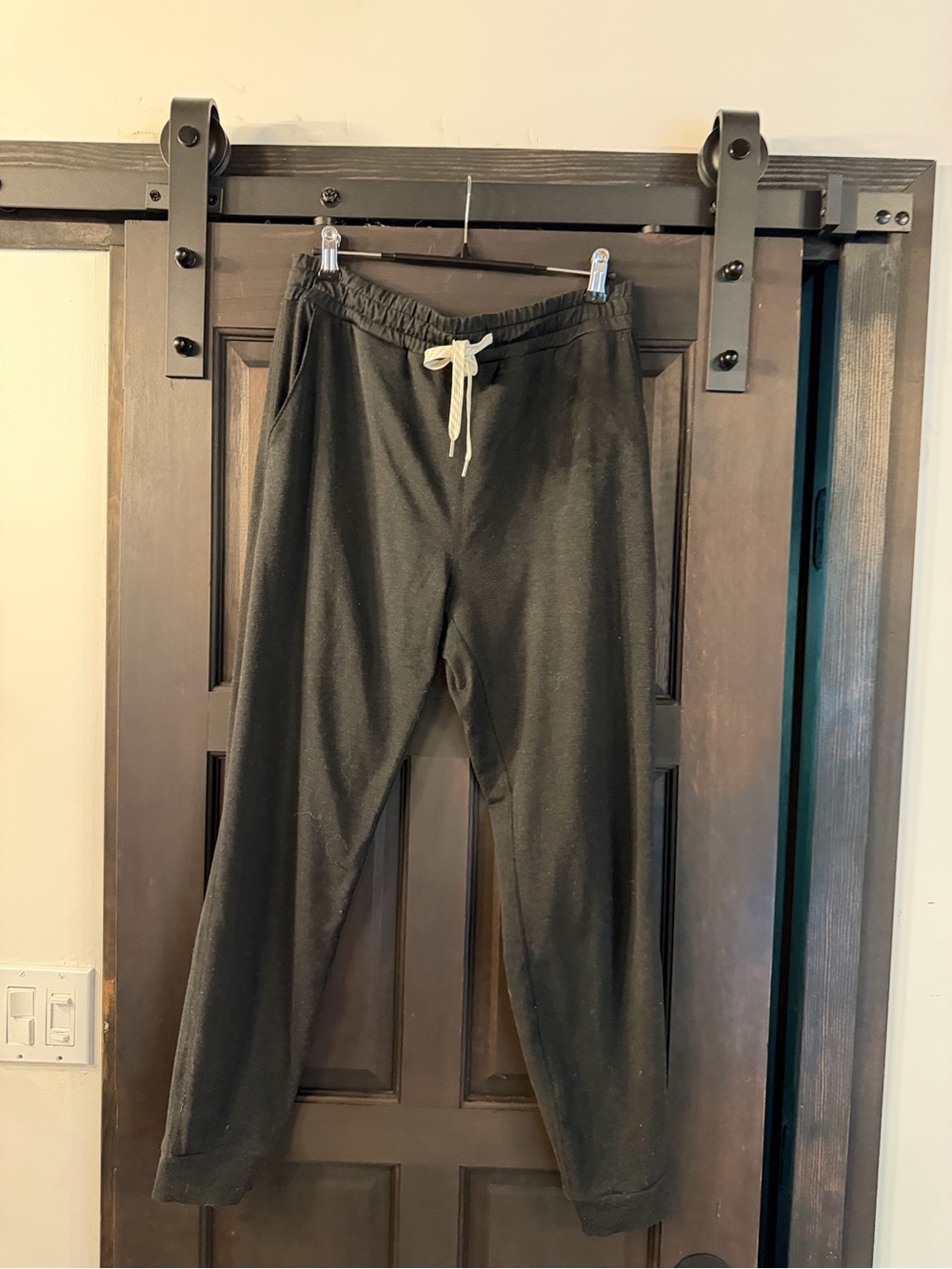 Vuori Performance Jogger in Black